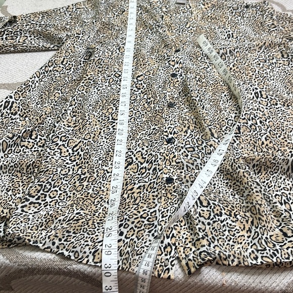 Chico's cheetah print flowy lightweight button down long sleeve Blouse,size 8/10 - Picture 6 of 15